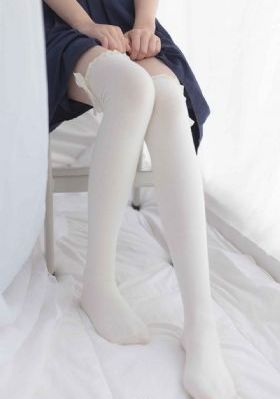 饭桌上张开腿让公看欧美片