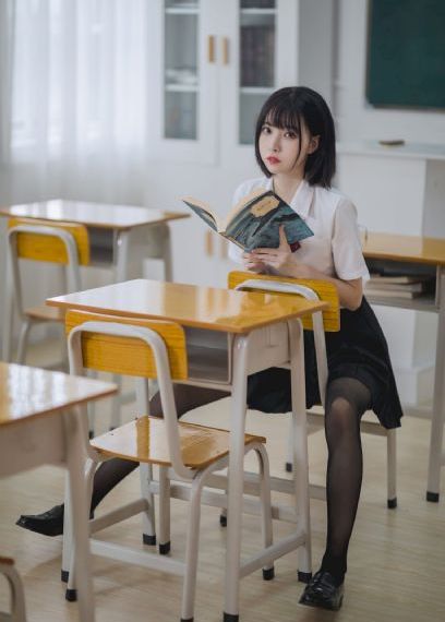 王楚钦给肖战戴上金牌
